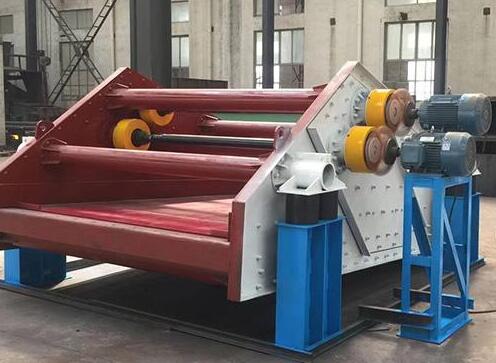 如何調整直線搖擺篩的進料裝置？